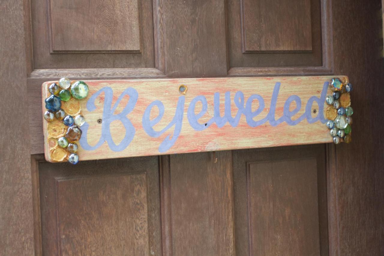 One32 Guesthouse Bejeweled Kingston Exterior photo