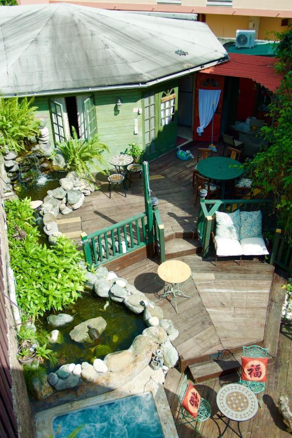 One32 Guesthouse Bejeweled Kingston Exterior photo