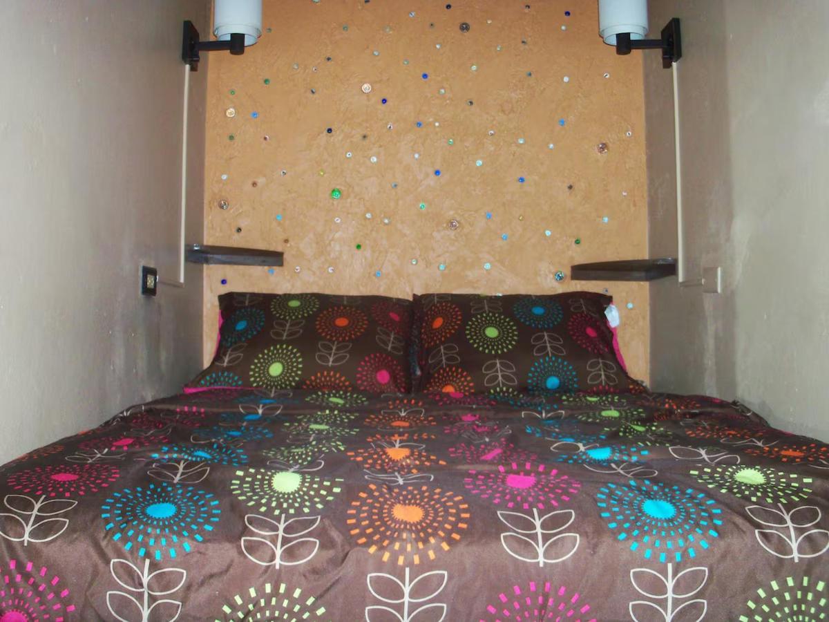 One32 Guesthouse Bejeweled Kingston Exterior photo