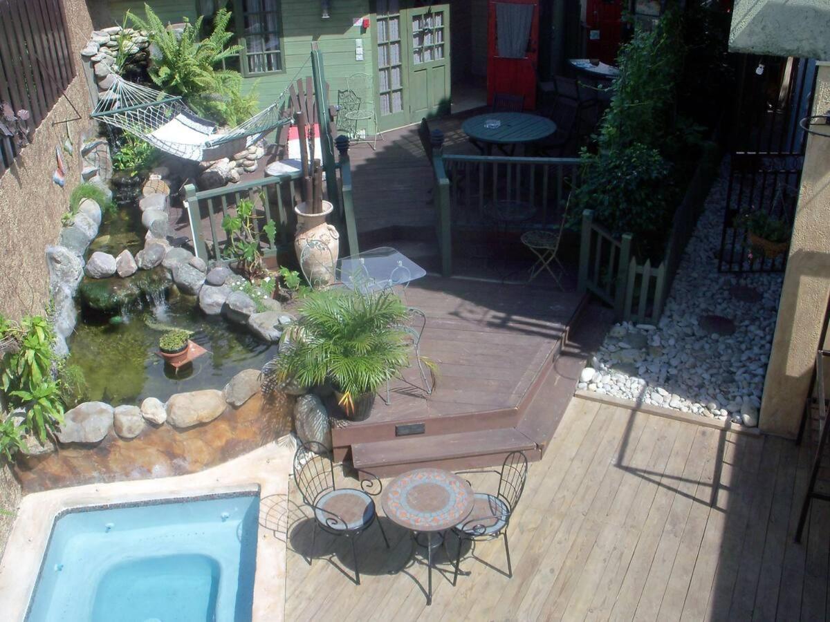One32 Guesthouse Bejeweled Kingston Exterior photo
